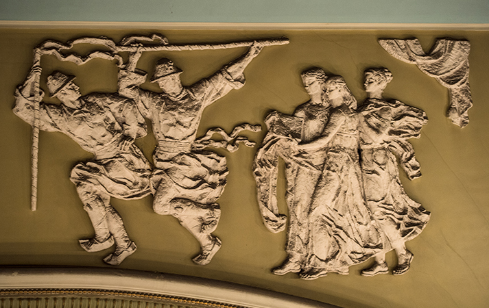 Un alt incendiu devastează clădirea aproape în totalitate