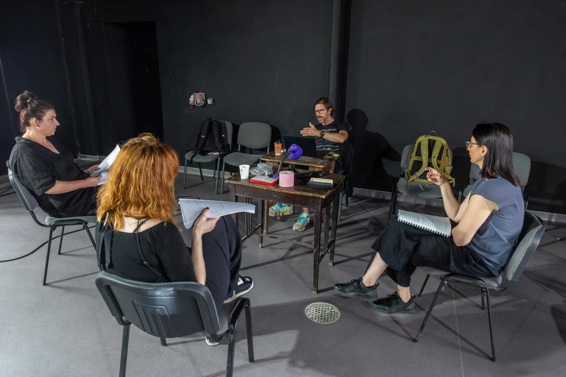 https://teatrulclasic.ro/files_/_repetitii_Casa_de_vacanta_foto_Laurian_Popa-96.jpg